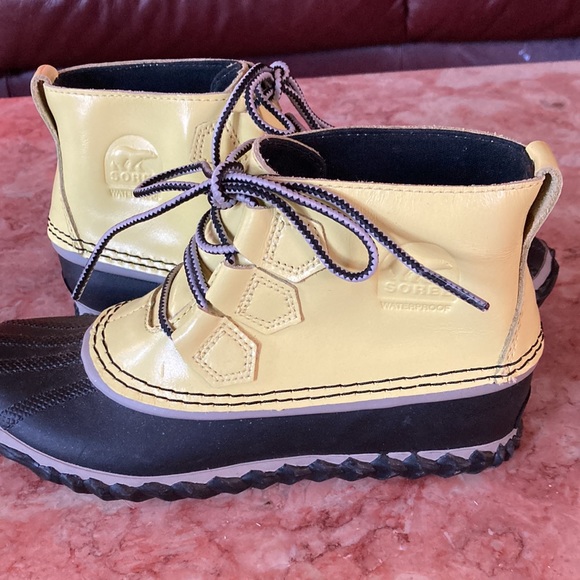 Sorel low profile boots. - Picture 2 of 4